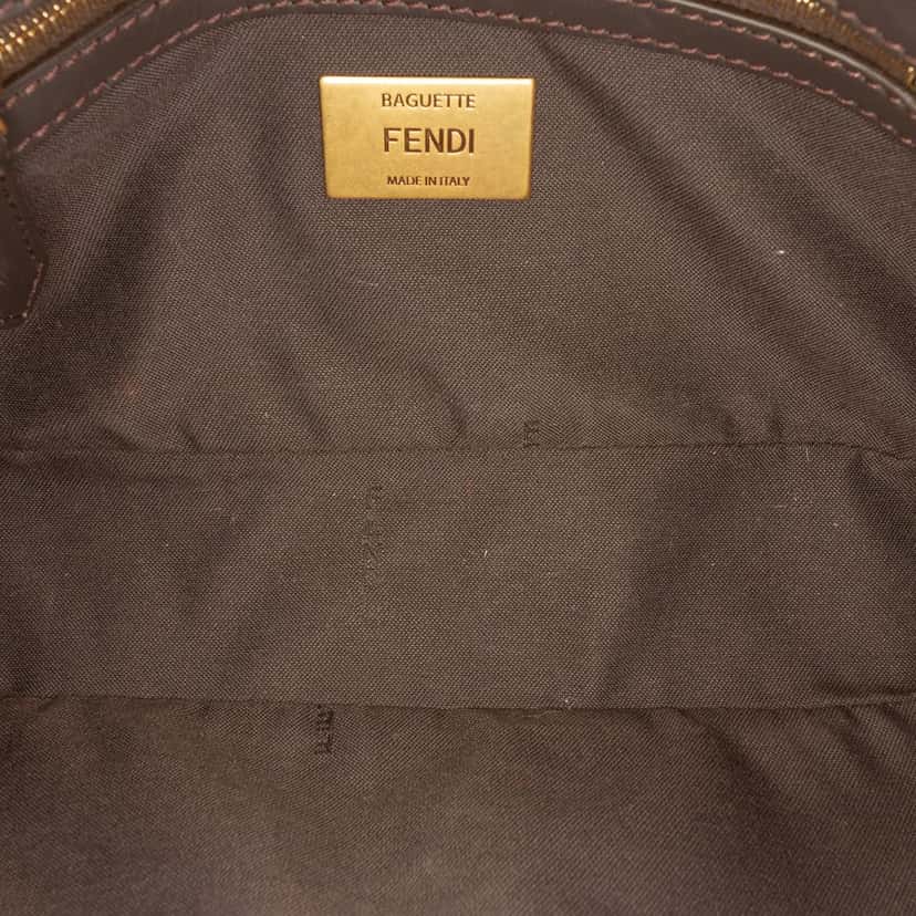 Fendi Zucca Canvas Chain Midi Baguette Brown Good condition - Model View