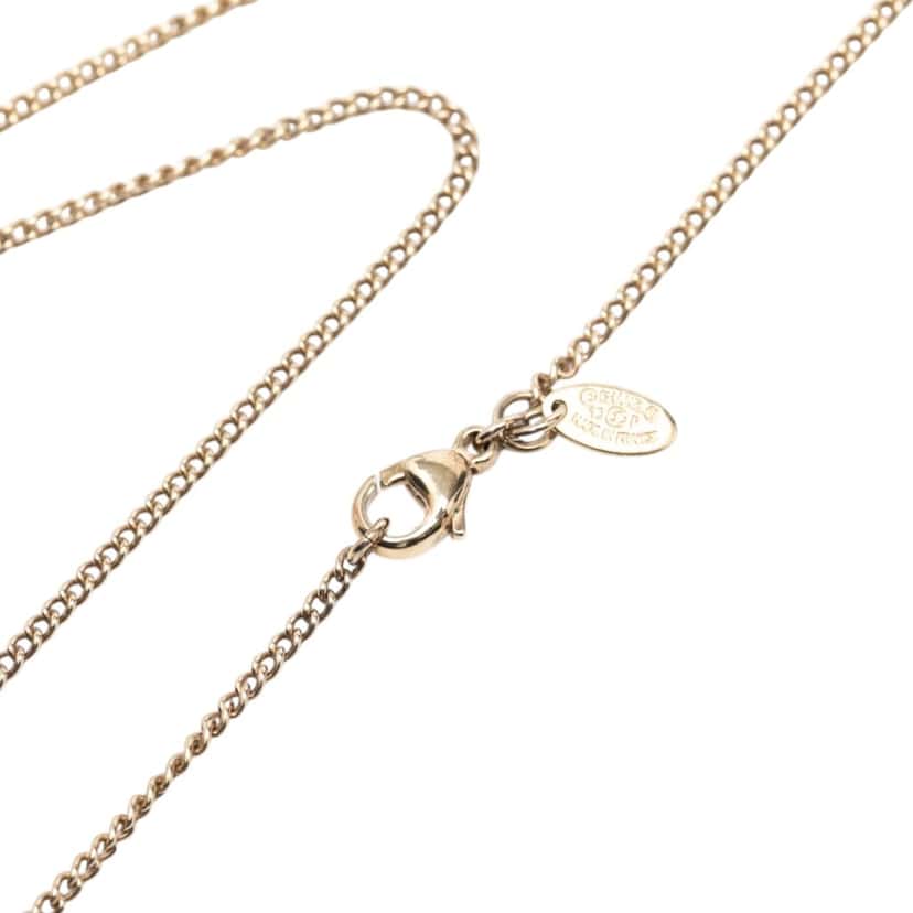 Chanel CC Gold Plated Enamel Arrow Pendant Necklace Gold Metal Very good condition - Model View