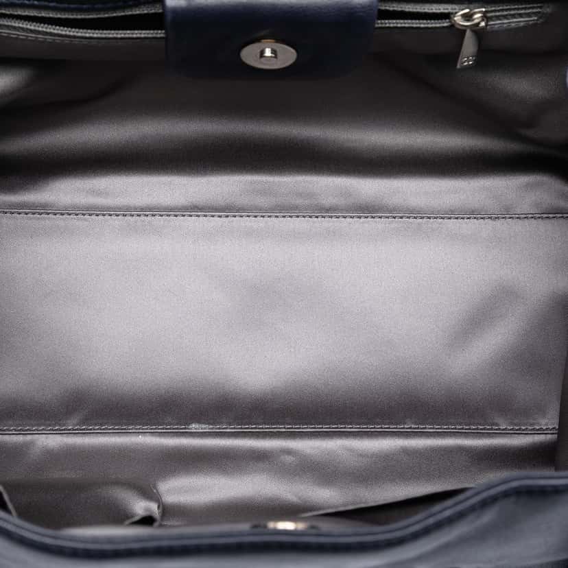 Chanel Small Lambskin Pearl Obsession Accordion Tote Blue Leather Very good condition - Model View