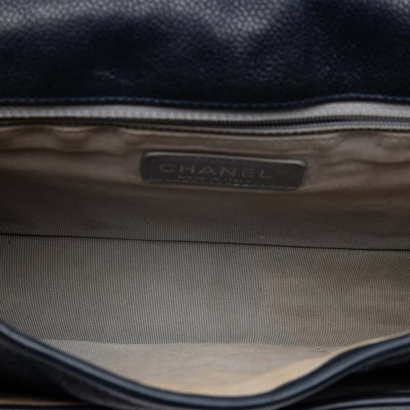 Chanel Medium Caviar French Riviera Flap Blue Leather Very good condition - Model View