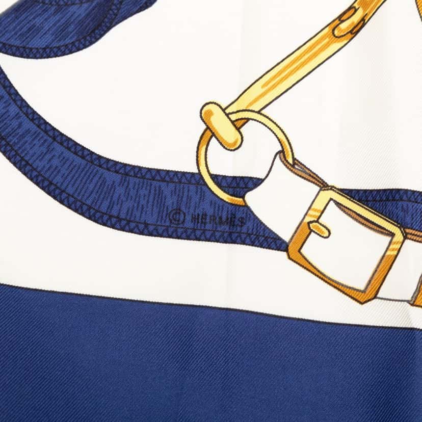 Hermès Eperon D Or Silk Scarf 90 White Very good condition - Box View