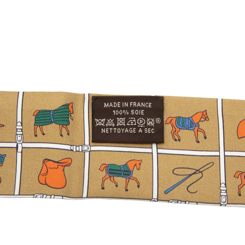 Hermès Couvertures et Tenues de Jour Silk Twilly Scarf Brown Never worn - Box View