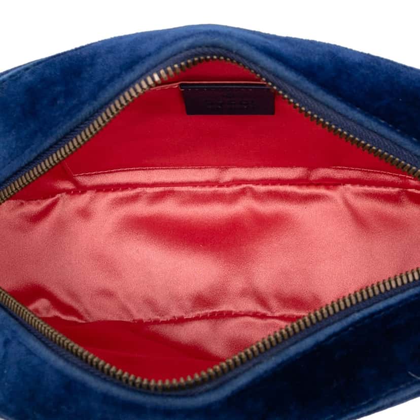 Gucci Small GG Marmont Matelasse Velvet Crossbody Blue Very good condition - Model View
