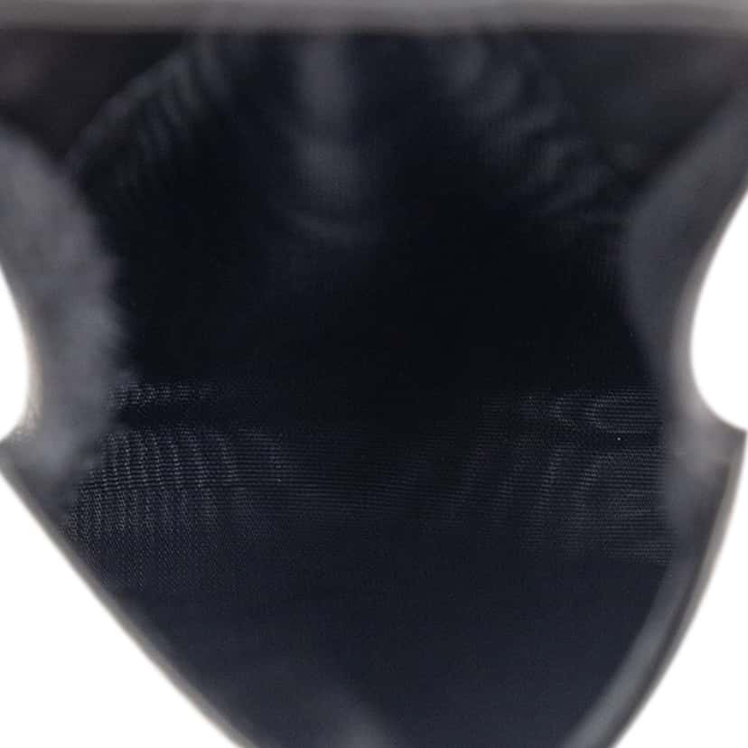 Chanel CC Patent Phone Holder Crossbody Black Leather Very good condition - Model View