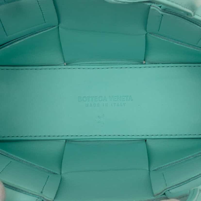 Bottega Veneta Candy Nappa Maxi Intrecciato Arco Tote Blue Leather Very good condition - Model View