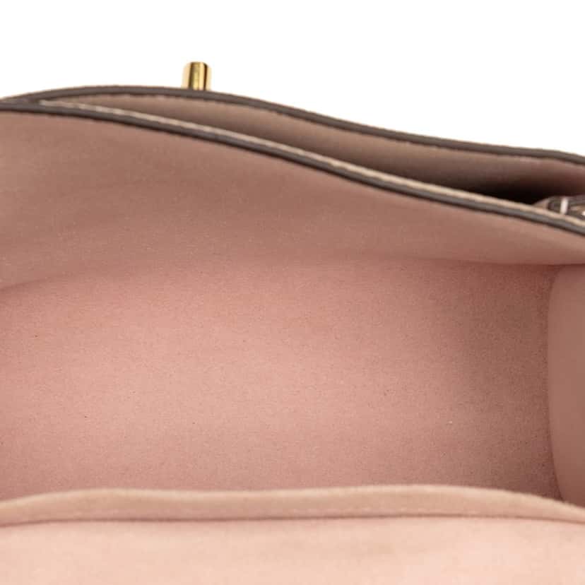 Louis Vuitton MyLockMe BB Pink Leather Very good condition - Model View