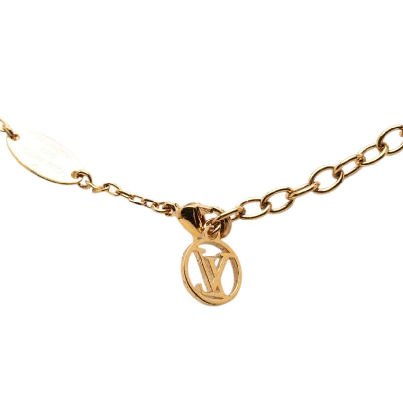 Louis Vuitton Gold Plated LV Fall In Love Pendant Necklace Gold Metal Very good condition - Model View