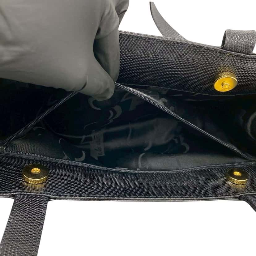 Ferragamo Lizard Embossed Leather Vara Tote Black Leather Very good condition - Model View