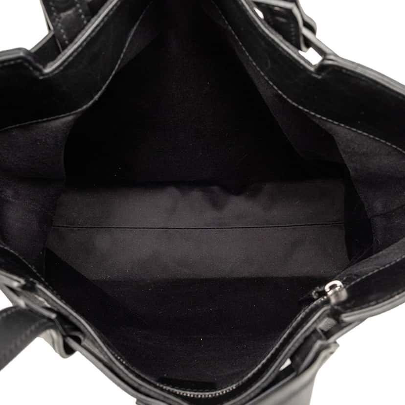 Gucci GG Canvas Tote Black Very good condition - Model View