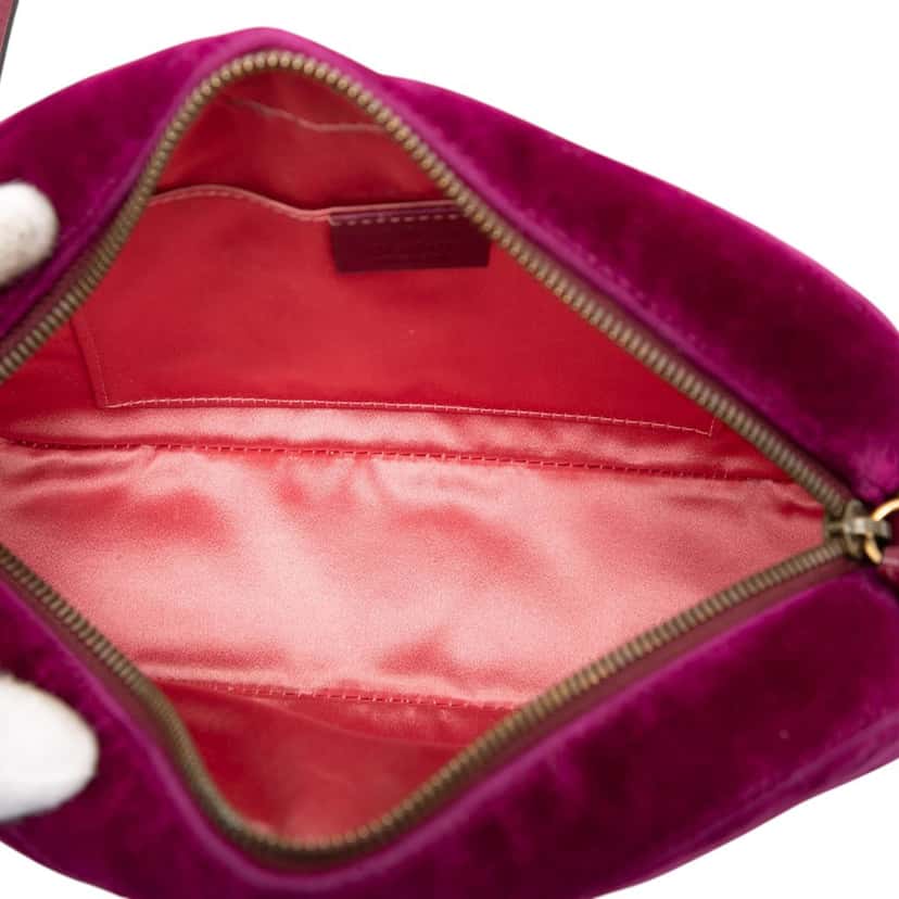 Gucci Small GG Marmont Matelasse Velvet Crossbody Purple Very good condition - Model View