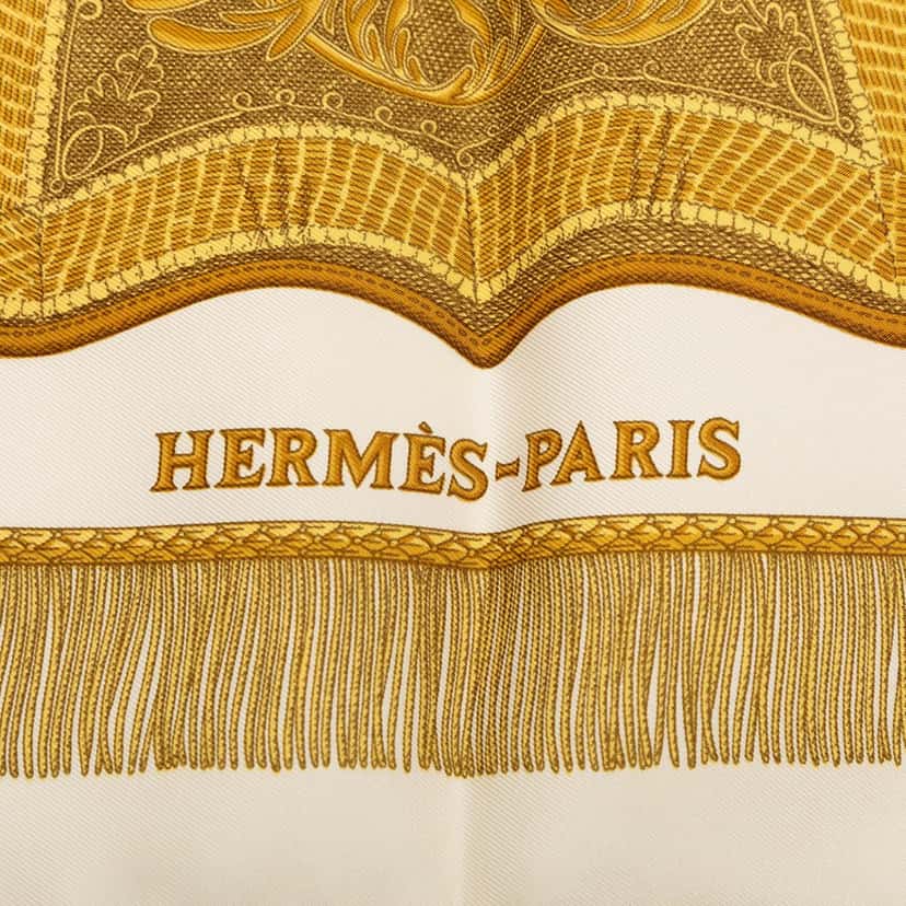 Hermès Poste et Cavalerie Silk Scarf 90 White Very good condition - Box View