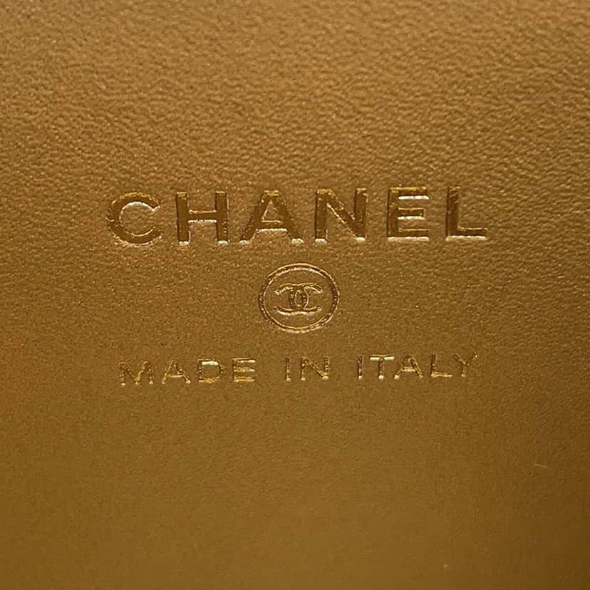 Chanel Mini Quilted Lambskin Pearl Crush Vanity Case With Chain Pink Leather Very good condition - Box View