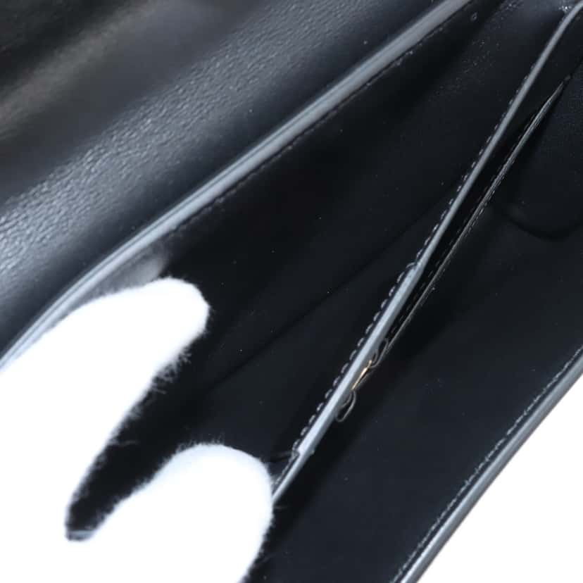 Ferragamo Leather Vara Bow Chain Crossbody Black Leather Very good condition - Model View