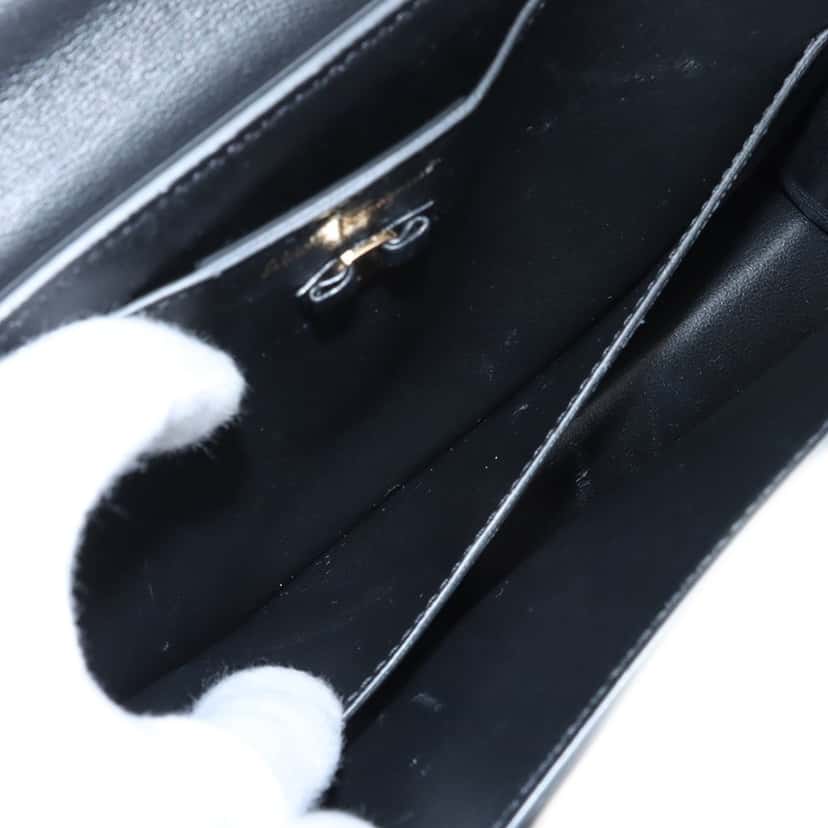 Ferragamo Leather Vara Bow Chain Crossbody Black Leather Very good condition - Box View