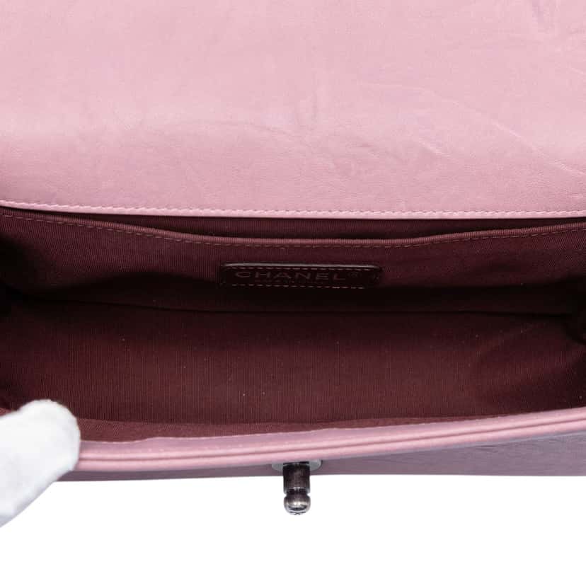 Chanel Old Medium Quilted Crumpled Calfskin Studded Boy Flap Pink Leather Very good condition - Model View