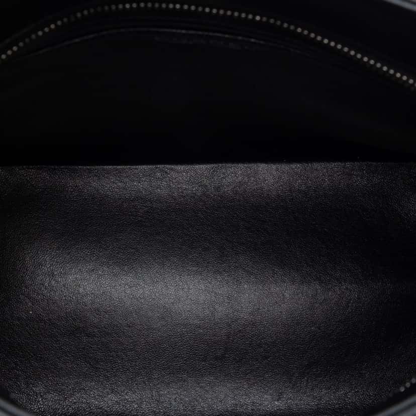 Chanel Lambskin Medallion Tote Black Leather Very good condition - Model View