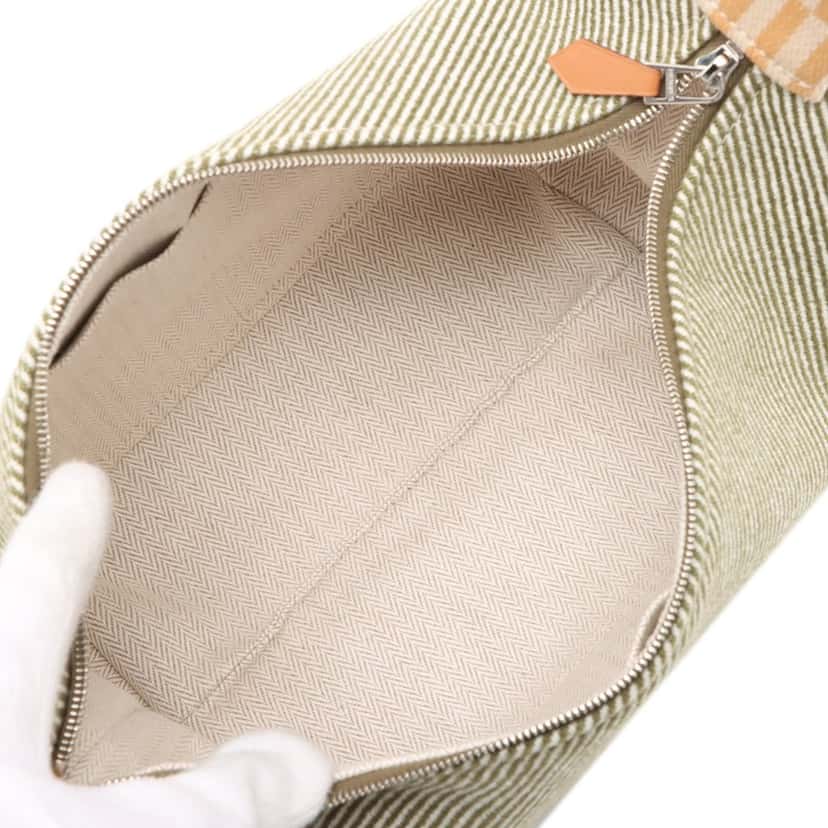 Hermès Small Wool Bride A Brac H Natte Case Green Never worn - Model View
