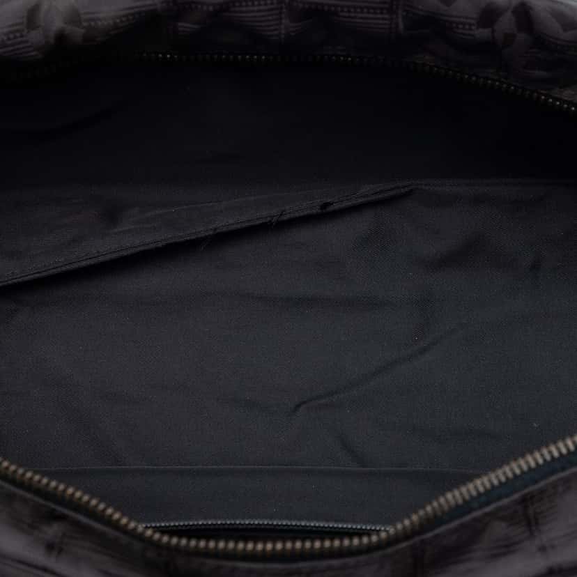 Chanel New Travel Line Nylon Handbag Black Very good condition - Model View
