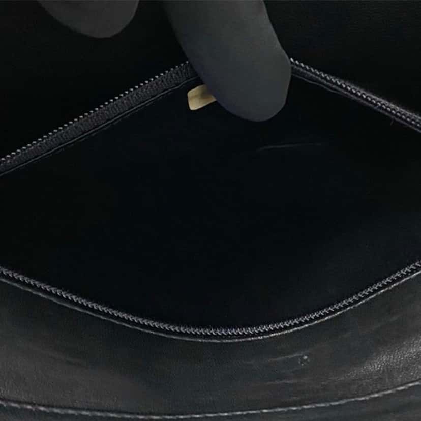 Chanel CC Lambskin Bow Chain Crossbody Black Leather Very good condition - Model View