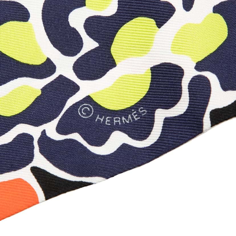Hermès Bingata Silk Twilly Scarf Black Never worn - Inside View