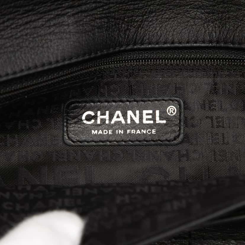 Chanel Chocolate Bar Lambskin Reissue 2.55 Shoulder Bag Black Leather Very good condition - Box View