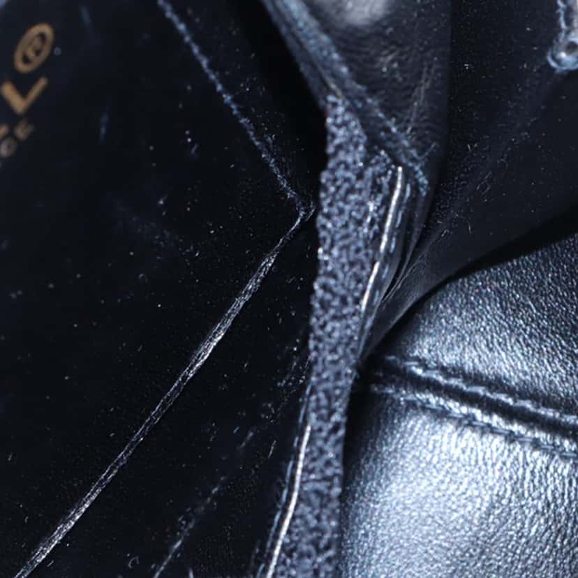 Chanel Lambskin and Satin Camellia Flower Evening Bag Black Leather Very good condition - Model View