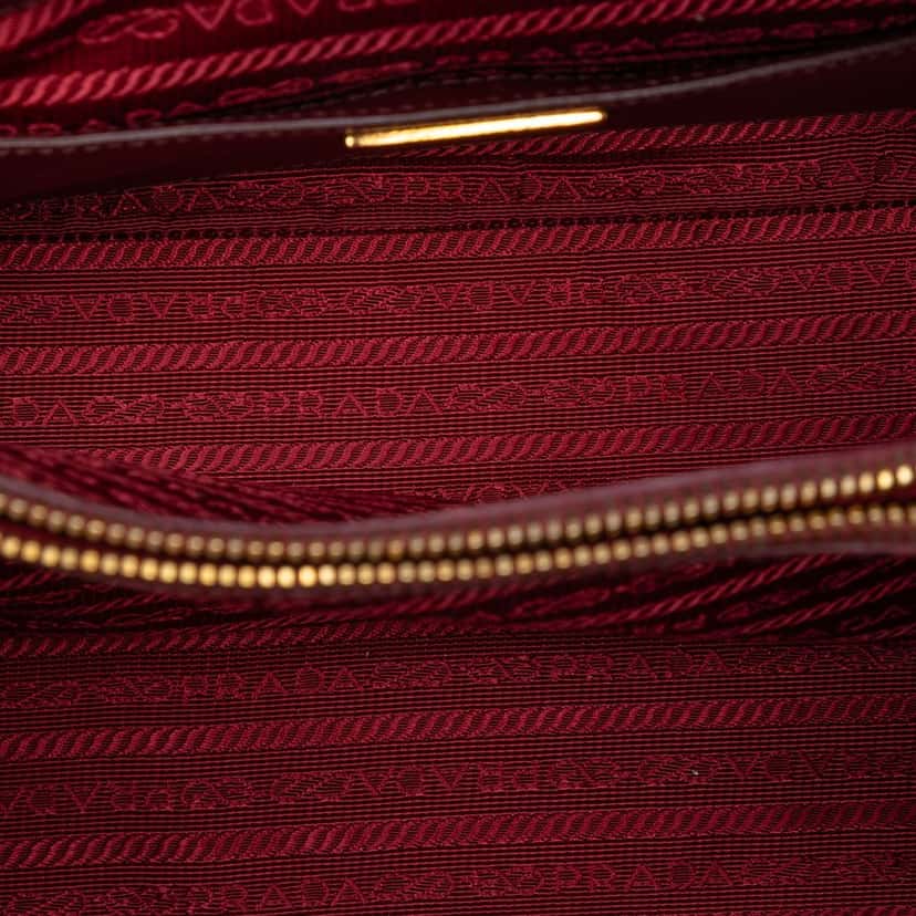 Prada Medium Saffiano Lux Open Promenade Satchel Red Leather Very good condition - Model View