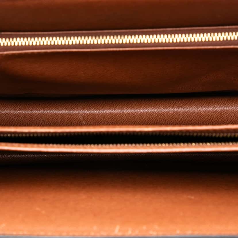 Louis Vuitton Monogram Courcelles Brown Very good condition - Model View