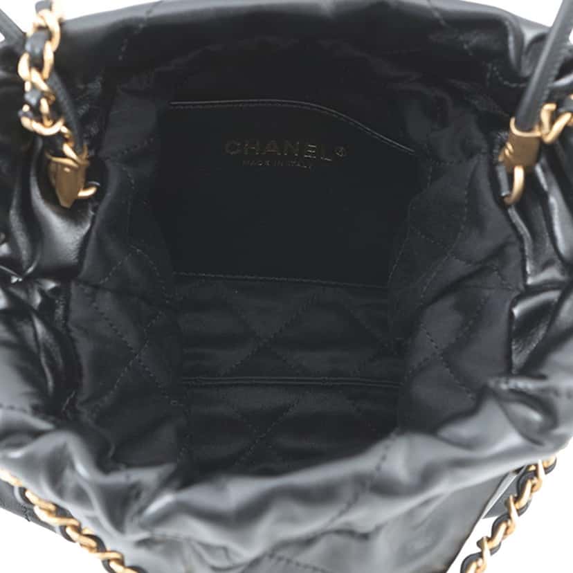 Chanel Mini Shiny Calfskin 22 Handbag Black Leather Very good condition - Model View