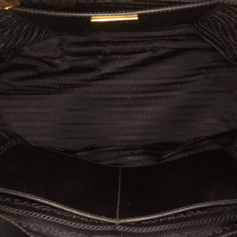 Prada Medium Saffiano Lux Galleria Double Zip Satchel Black Leather Very good condition - Model View