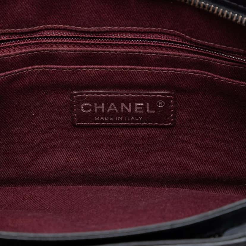 Chanel Quilted Glazed Calfskin Coco Pleats Chain Clutch Black Leather Very good condition - Model View