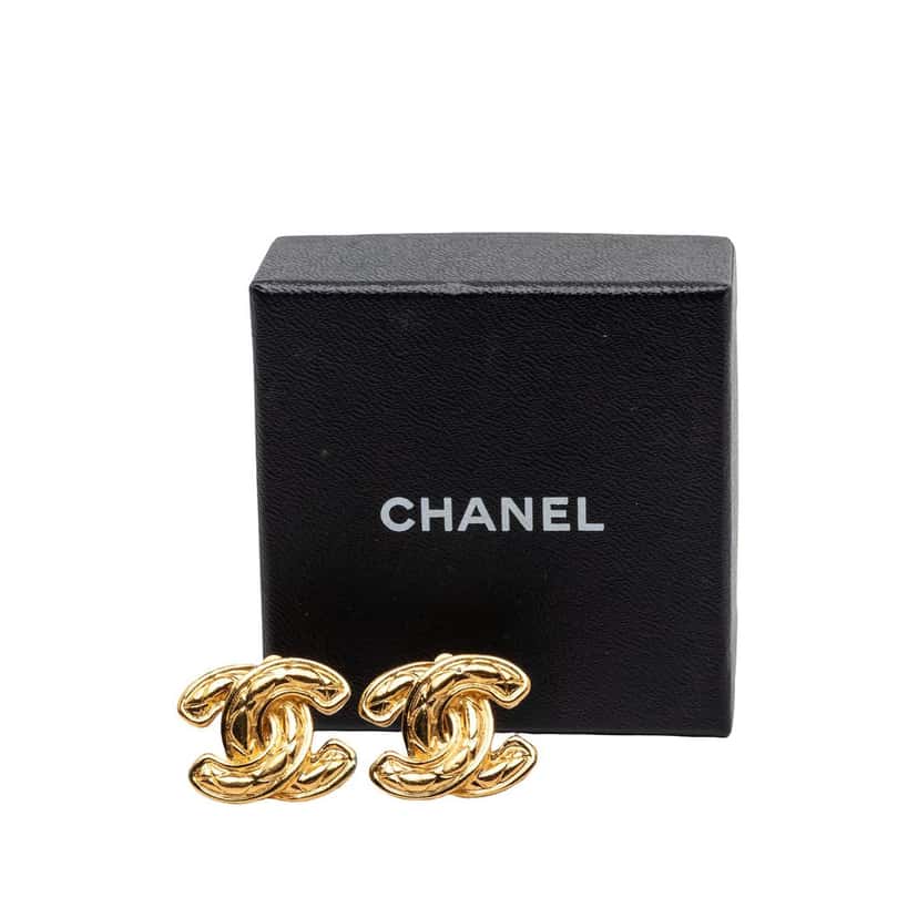 Chanel CC Quilted Gold Plated Clip On Earrings Gold Metal Very good condition - Model View