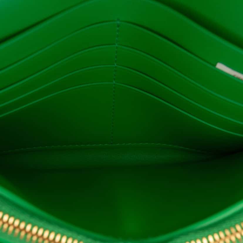 Bottega Veneta Nappa Intrecciato Wallet On Strap Green Leather Never worn - Model View