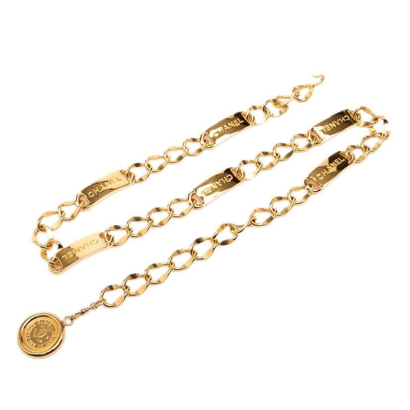 Chanel CC Gold Plated Logo Plate Rue Cambon Medallion Chain Link Belt Gold Metal Very good condition - Front View