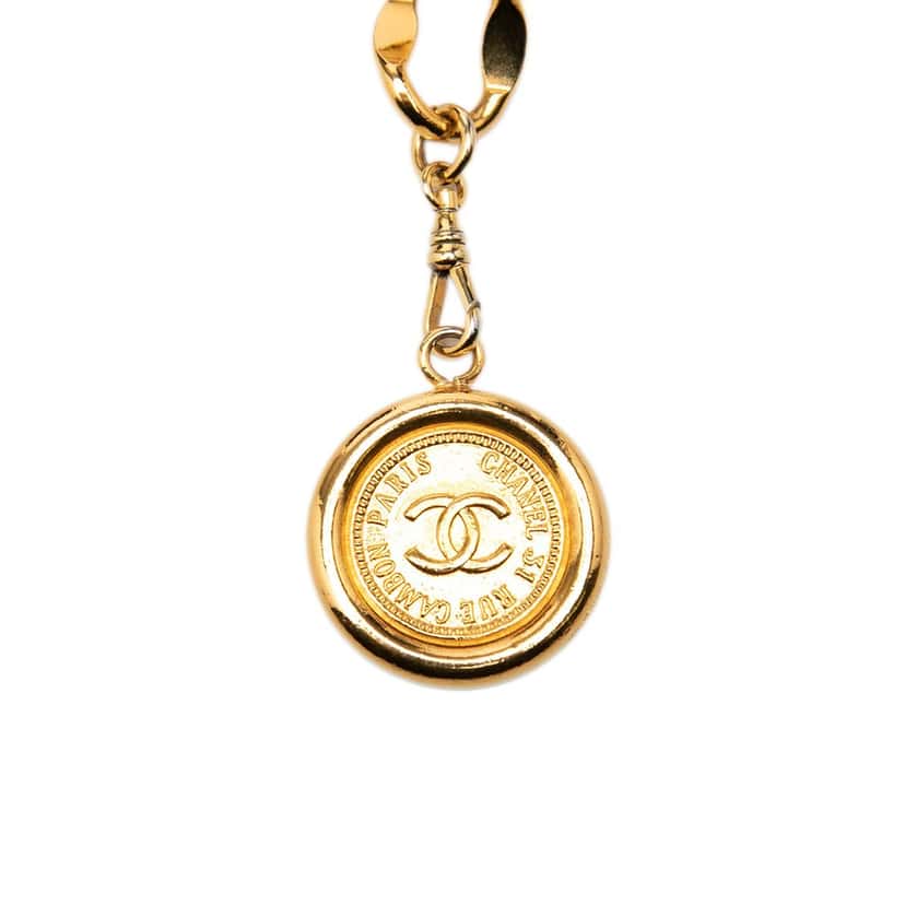 Chanel CC Gold Plated Logo Plate Rue Cambon Medallion Chain Link Belt Gold Metal Very good condition - Back View