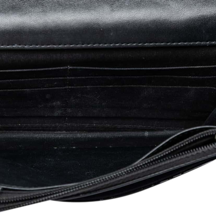 Chanel CC Quilted Patent Brilliant Wallet On Chain Black Leather Very good condition - Model View