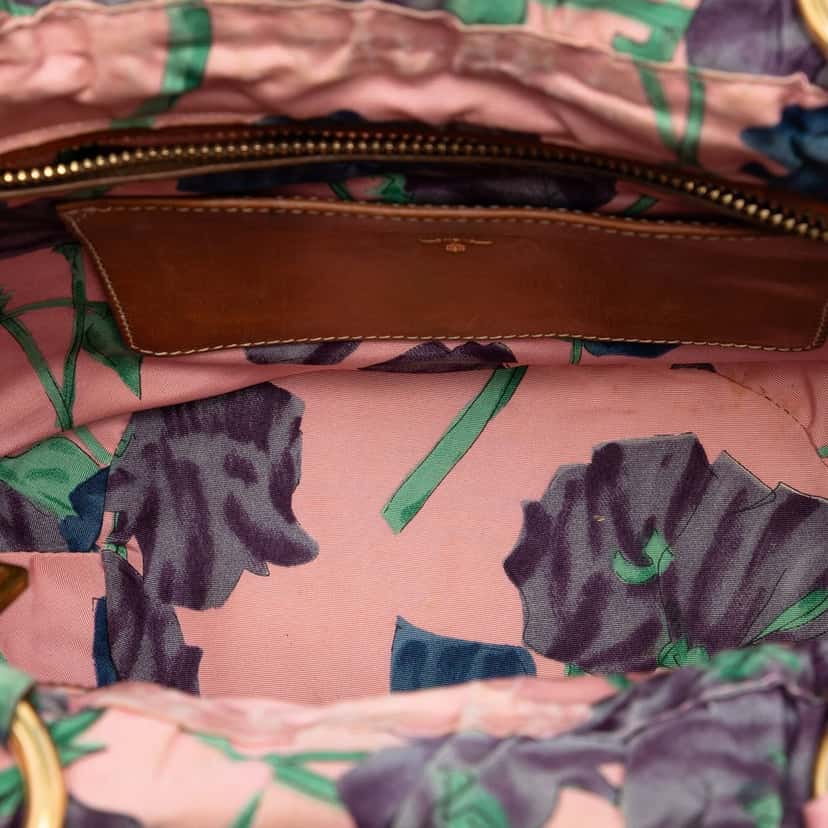 Prada Straw Floral Ribbon Handbag Beige Very good condition - Model View
