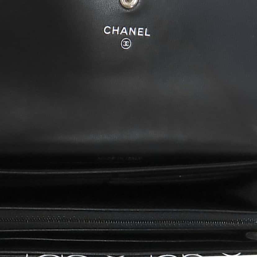 Chanel Camellia Leather Long Wallet Black Leather Very good condition - Model View
