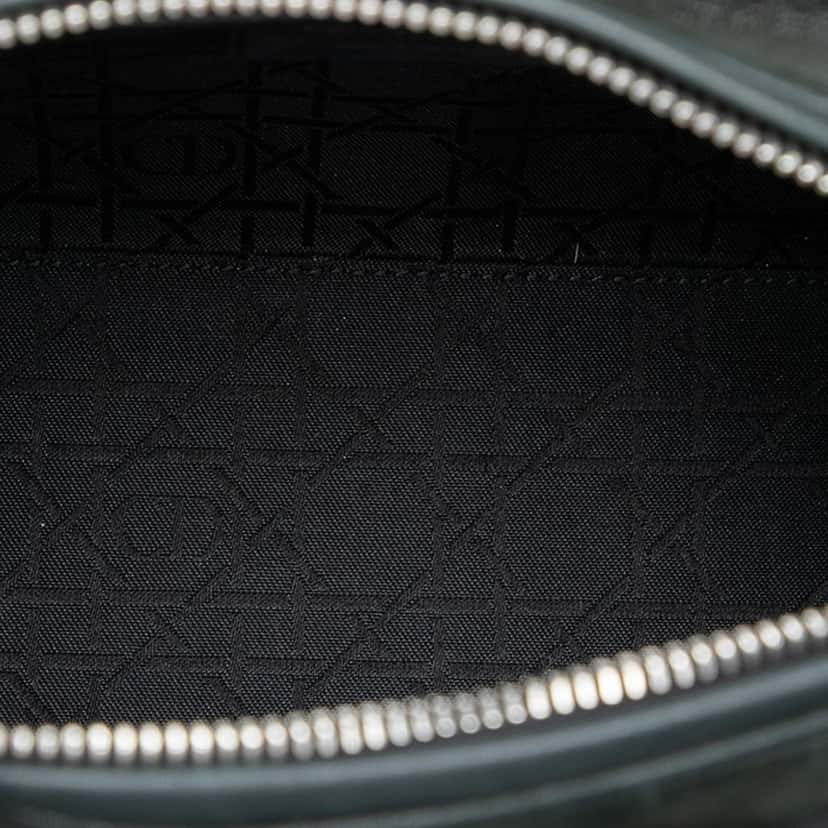 Dior Medium Iridescent Lambskin Cannage Lady Dior Black Leather Very good condition - Model View