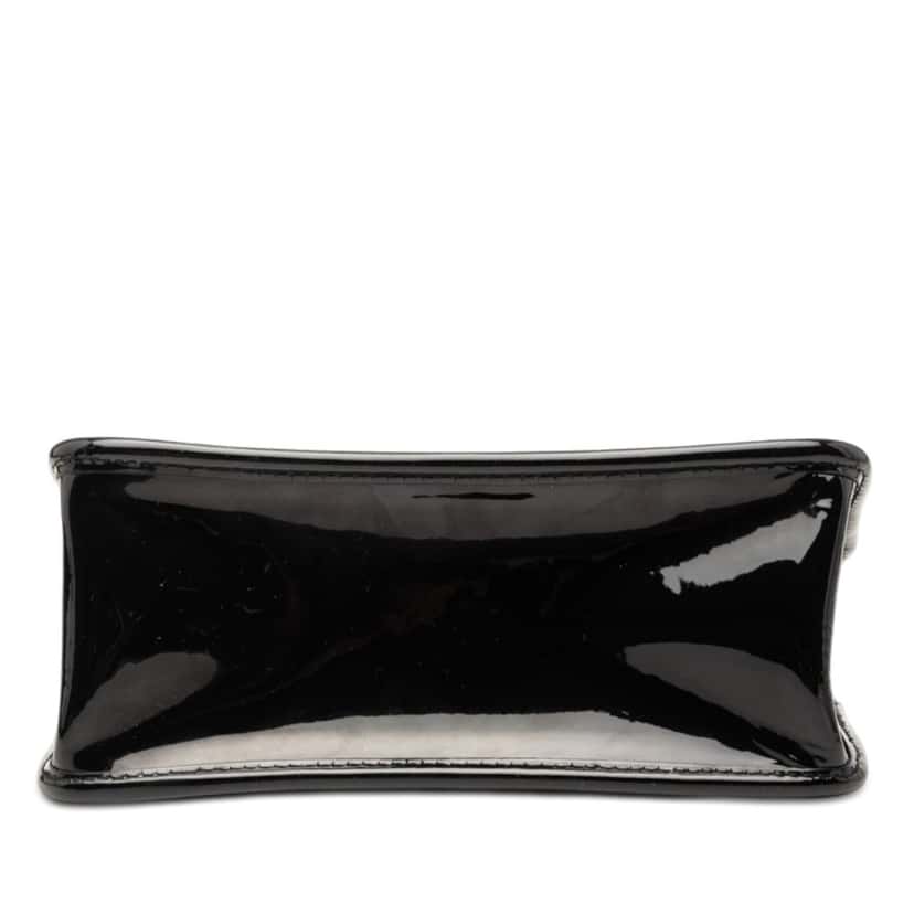 Chanel Mini Quilted Patent Graphic Catch Flap Black Leather Very good condition - Inside View