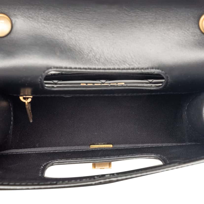 Chanel Mini Quilted Patent Graphic Catch Flap Black Leather Very good condition - Model View