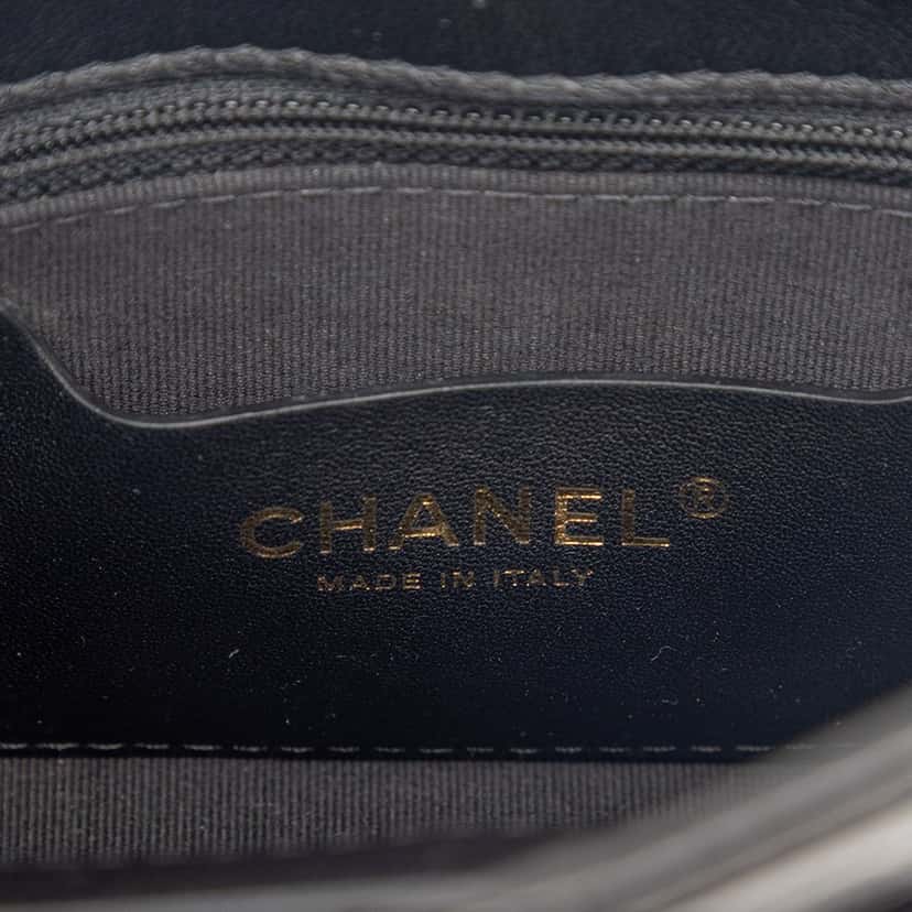 Chanel Mini Quilted Patent Graphic Catch Flap Black Leather Very good condition - Box View