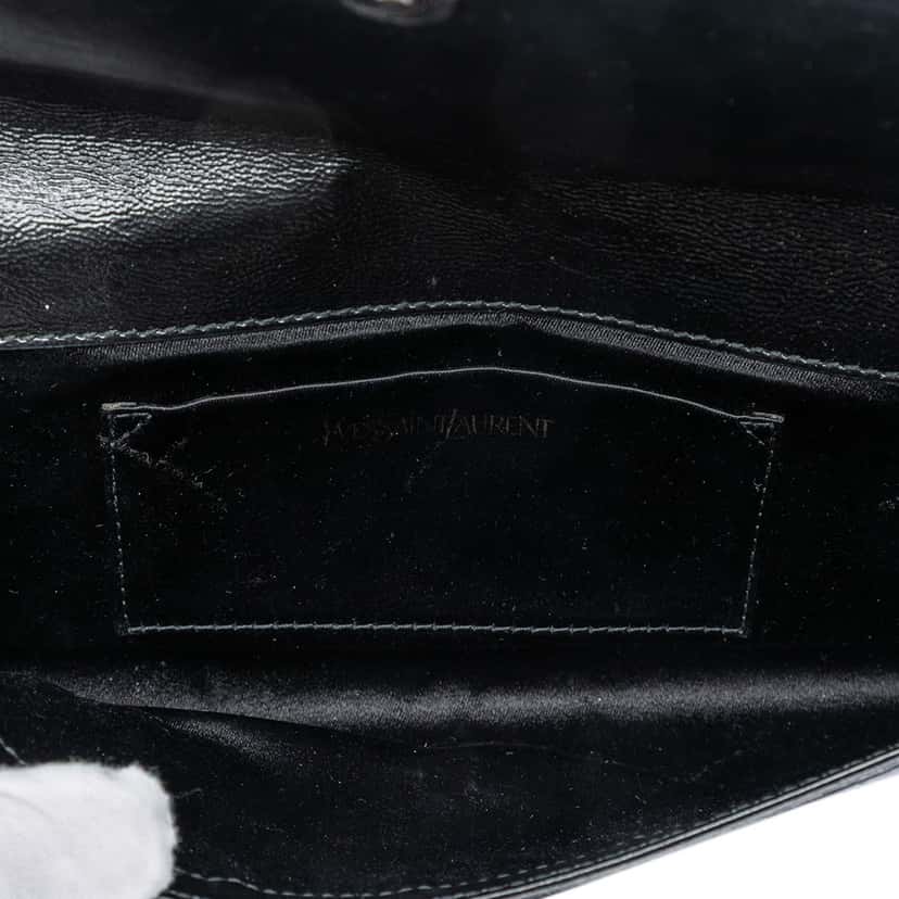 Saint Laurent Small Textured Patent Monogram Belle De Jour Clutch Black Leather Very good condition - Model View