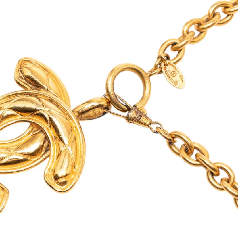 Chanel CC Gold Plated Quilted Pendant Necklace Gold Metal Very good condition - Model View