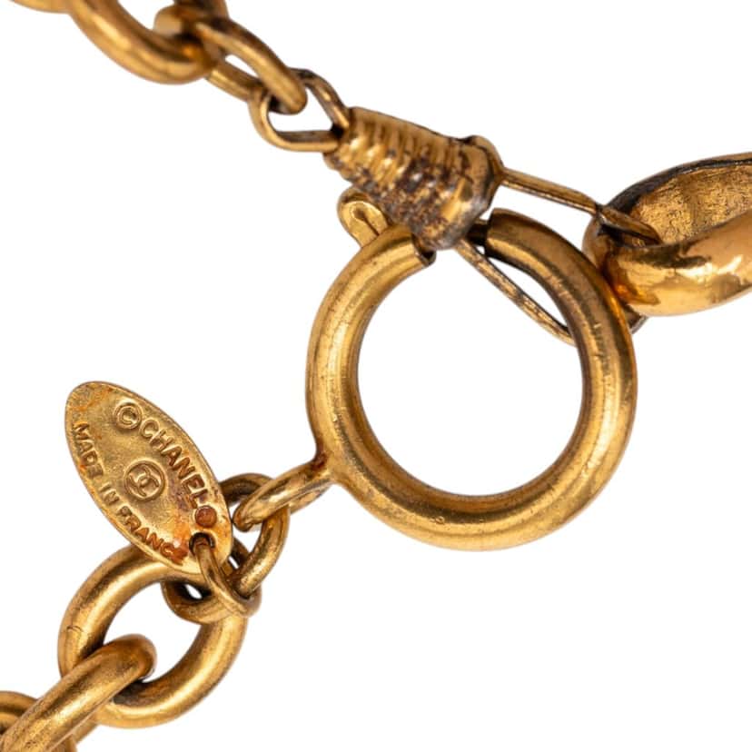 Chanel CC Gold Plated Quilted Pendant Necklace Gold Metal Very good condition - Box View
