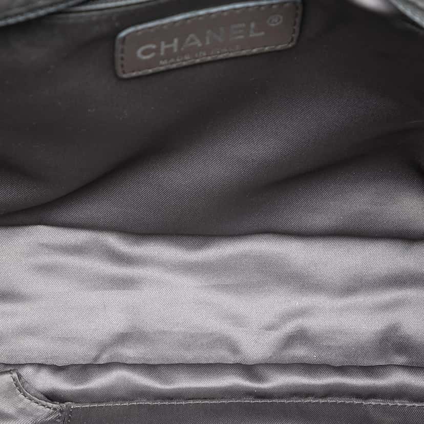 Chanel Perforated Calfskin Reissue 2.55 Drill Flap White Leather Very good condition - Model View
