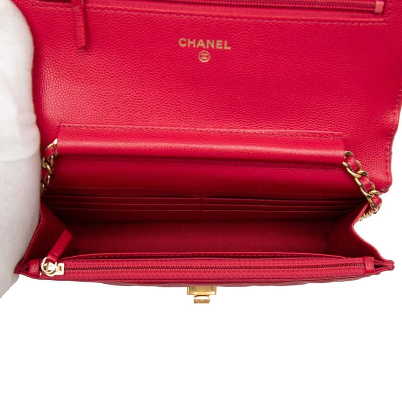 Chanel Quilted Caviar Reissue 2.55 Wallet On Chain Red Leather Very good condition - Model View