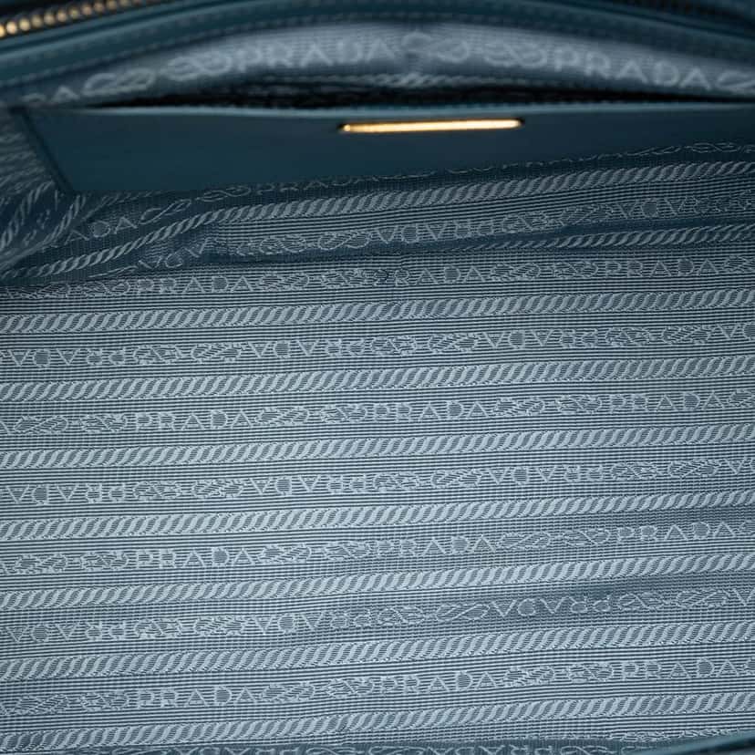 Prada Medium Saffiano Lux Galleria Double Zip Satchel Blue Leather Very good condition - Model View