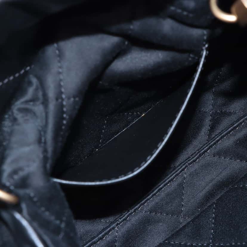 Chanel Mini Shiny Calfskin 22 Handbag Black Leather Very good condition - Model View