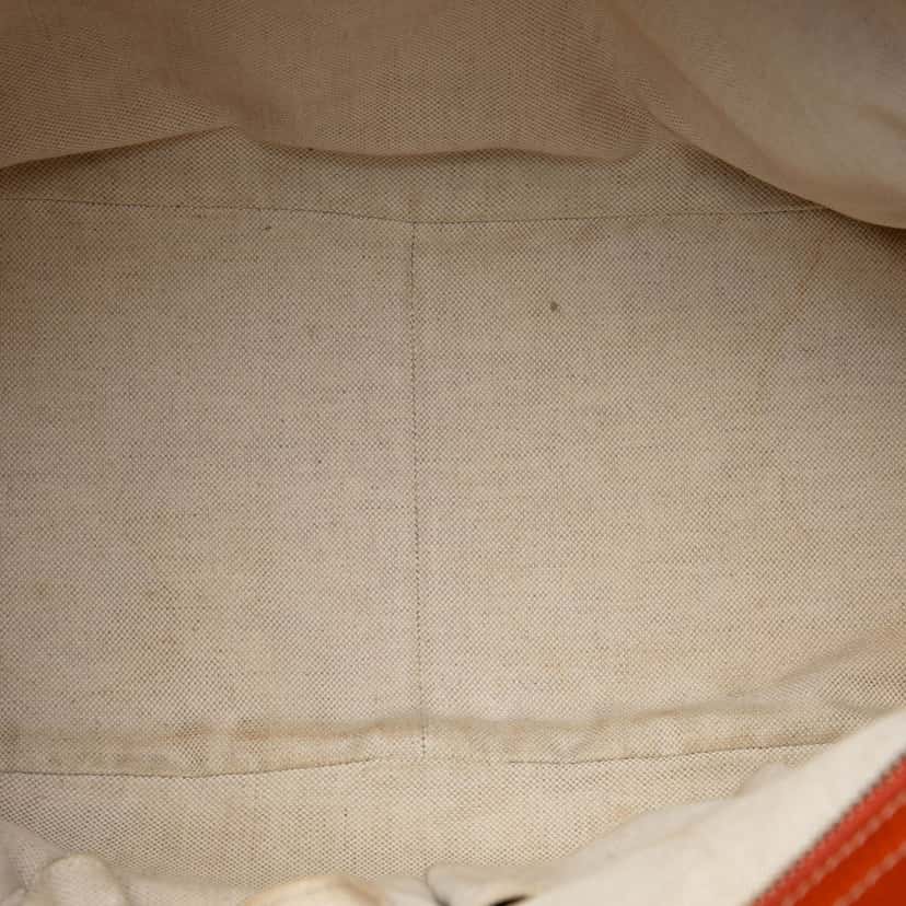 Gucci GG Canvas Bree Tote Beige Very good condition - Model View